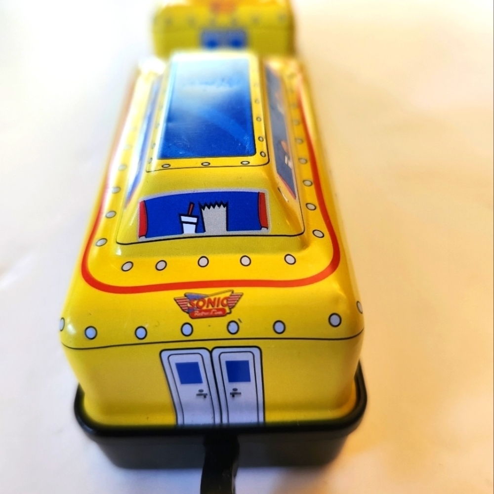 Vintage 2005 Sonic Whacky Pack Retro line metal train car toy set of 2